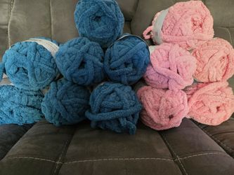 Chunky Cozy Blanket Yarn New  size 7 Jumbo