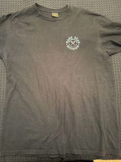 Dark seas t-shirt size large