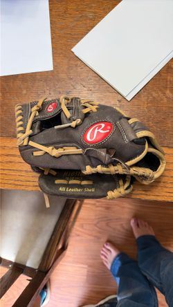 Left handed 10.5inch Rawlings Youth Baseball Glove