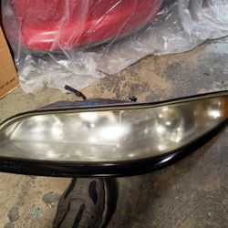 97 98 Lincoln Mark 8 Driver Side Headlight Used