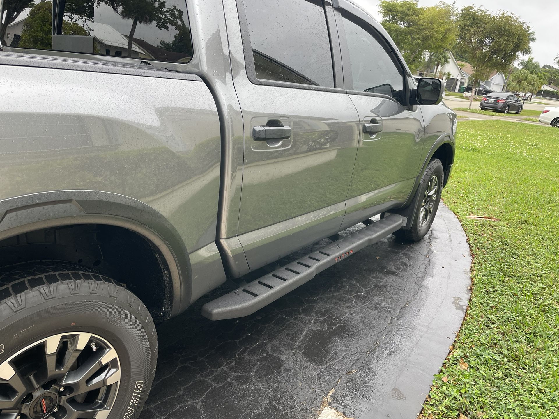 Side Steps Nissan Titan PRO4X