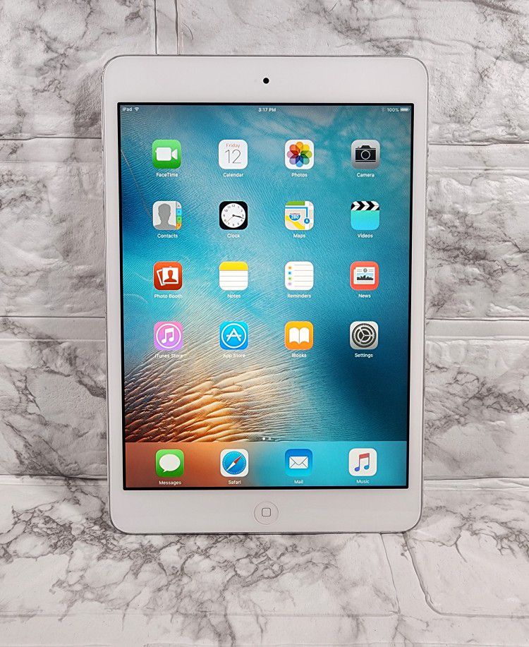 iPad MINI 1st Generation 16GB in Silver (7.9 Inch) **Set-Up Ready **