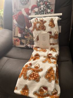 GINGERBREAD CHRISTMAS THROW