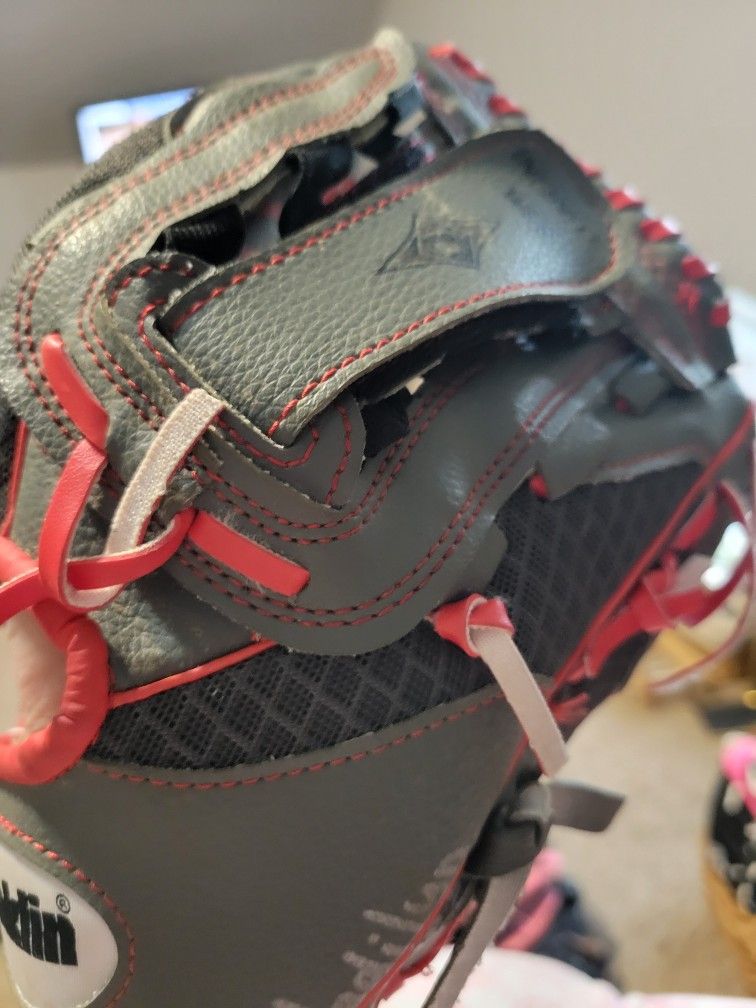 Franklin Brand Tee Ball Glove. 10.5 Inch