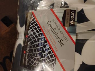 New comforter set with 2 charms pickup only cash