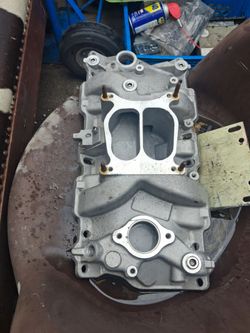 CHEVY SB ALUMINUM INTAKE!! LIKE NEW!! 75$