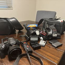 3 cameras /video light/ group sale (400$)