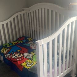 Crib/ Toddler Bed