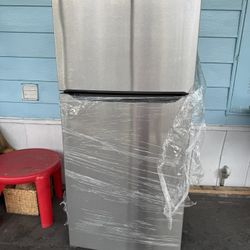 Refrigerator $170 Great Condition
