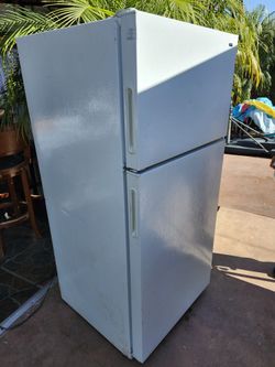 Refrigerator/ Refrigerador