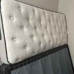 Excellent Condition Twin Mattress And Spring Box Like New