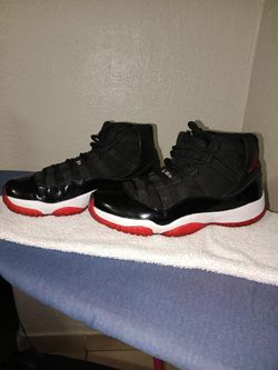 2012 Nike Air Jordan 11 Retro 'Playoffs Bred' Size 9.5