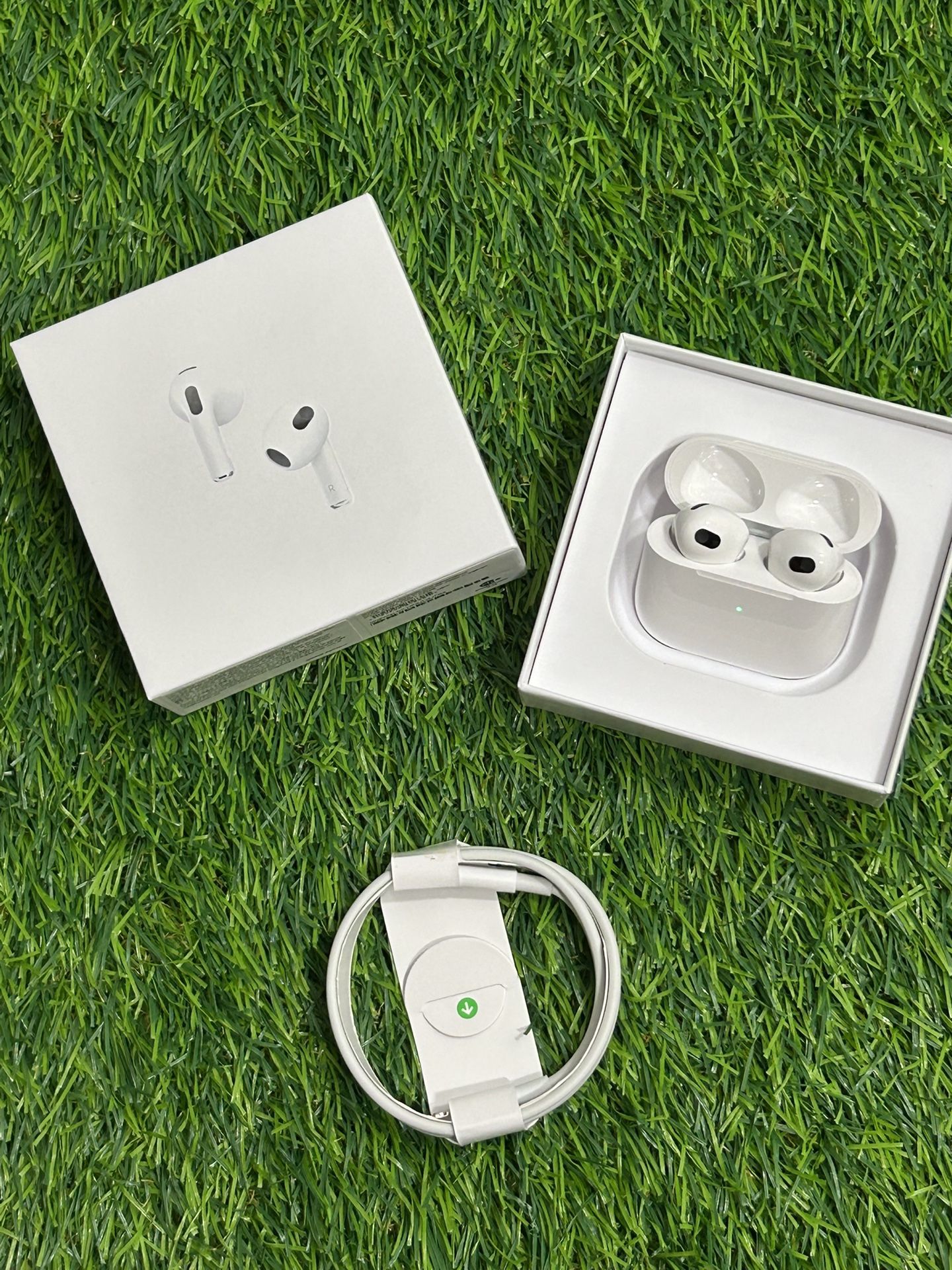 Generation 3 Apple (AirPod Pros)