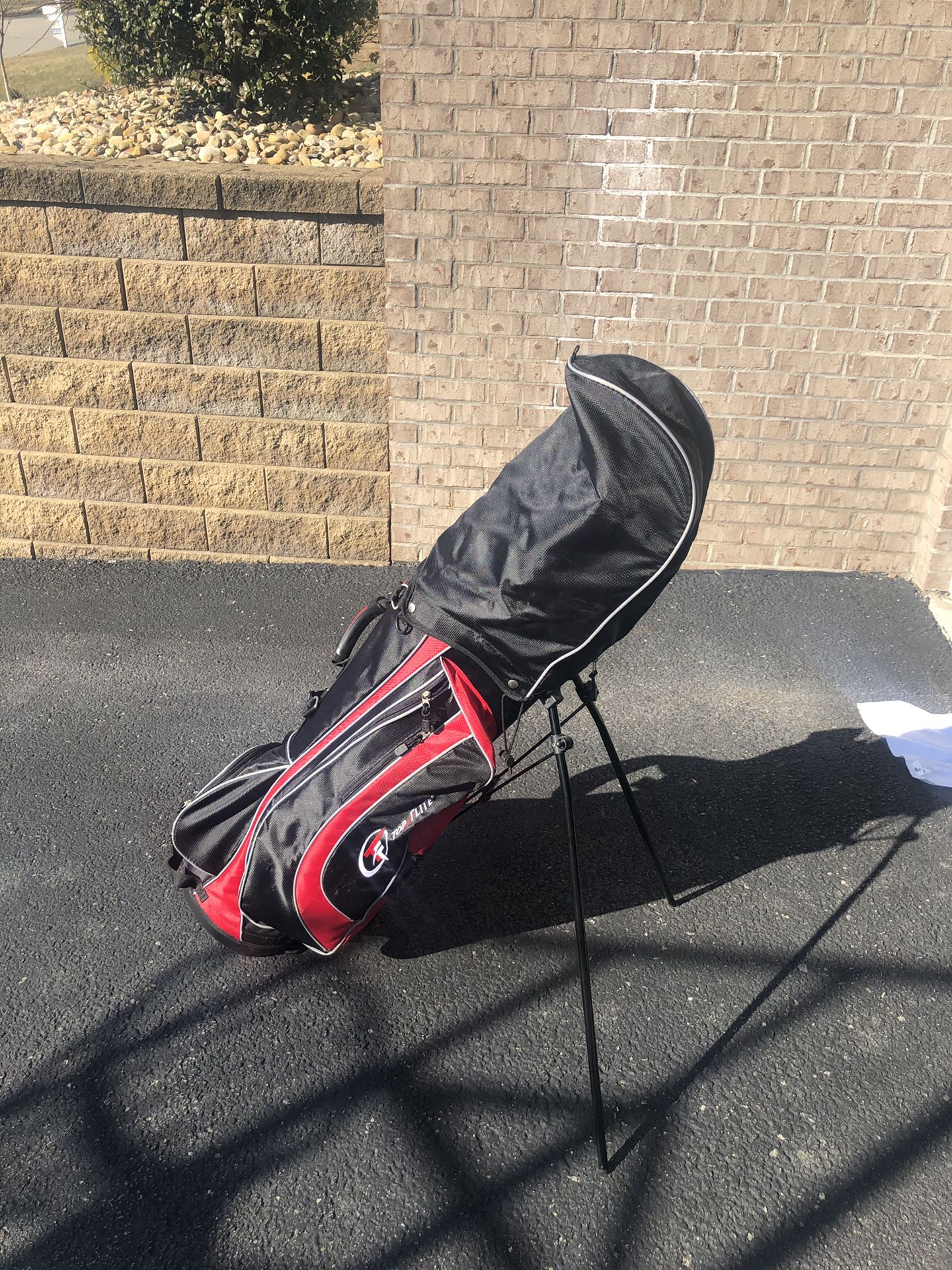 Top flite cart/stand up bag and golf club set