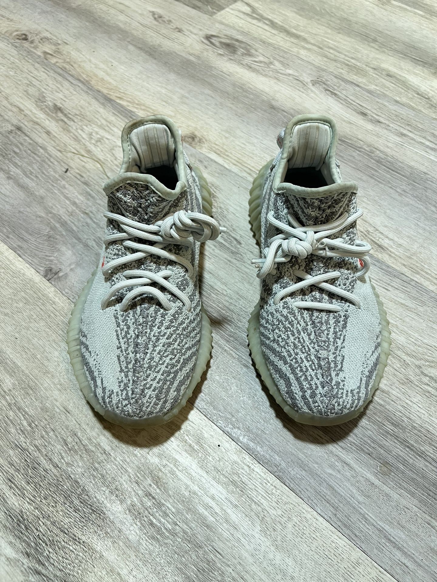 Women Adidas Yeezy Size 7