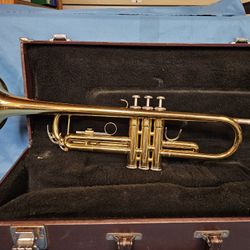 YAMAHA PROFESSIONAL Bb TRUMPET WITH PADDED CASE