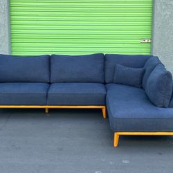 Blue Sectional Couch / Macys / Great Condition/ Delivery Negotiable 