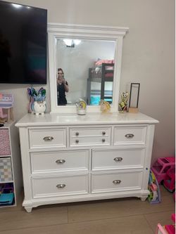 White dresser with night stand