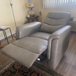 Power Recliner, Excellent condition.