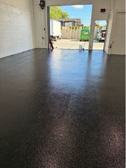 Epoxy flakes floor