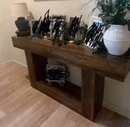 Entryway way table