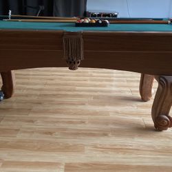 Pool Table With Rack And 5 Pool Sticks. 7ft. Mizerak Brand