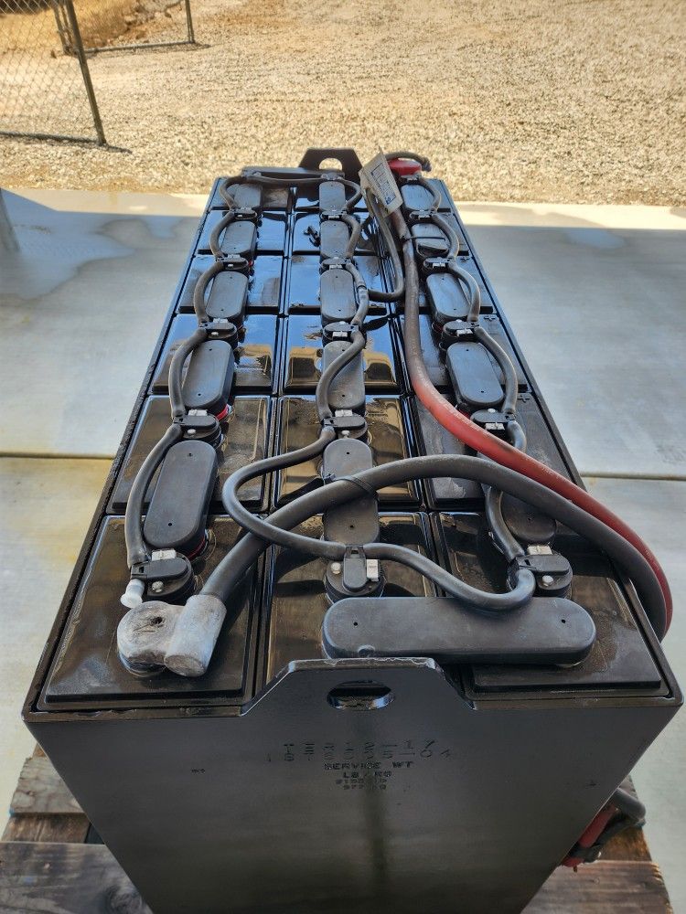 DEKA 36 VOLT BATTERY.
(FORKLIFT BATTERY, ORDER PICKER)