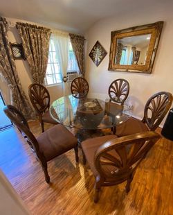 Luxury Dining Table Set – Like New!