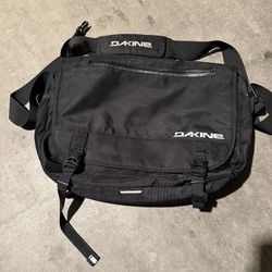 Dakine Messenger bag