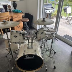 Pearl Drum Set