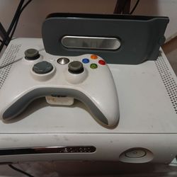 Xbox 360 Console Bundle - White w/ 20GB HDD & Wireless Controller