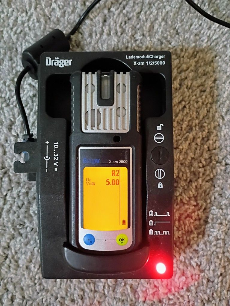 Dräger X-am 2500 Multi-Gas Detection
With the charger.
