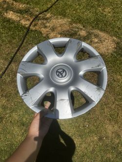 Toyota wheel hubcap for sale