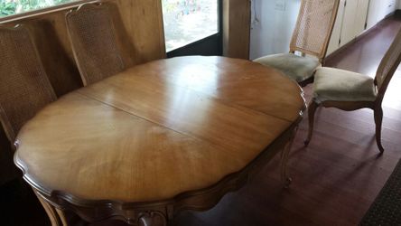 Solid wood table with 4 chairs and 2 leaves
