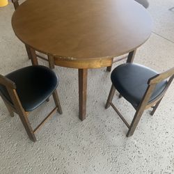 Table & Chairs 