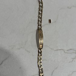 14KT Gold Bracelet Printed Name “Anthony” On It In Gold 9in