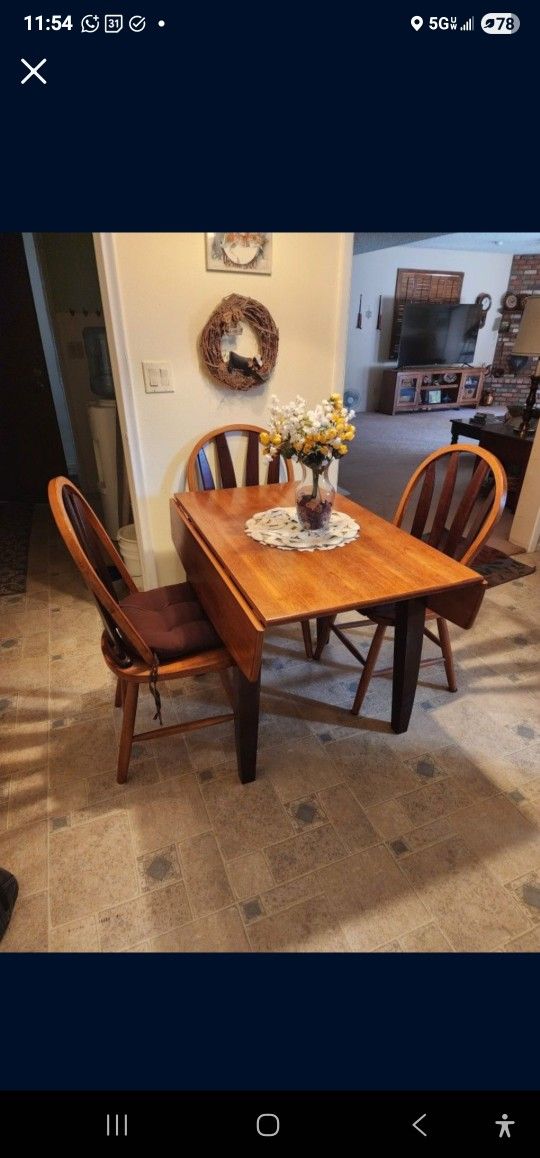 BEAUTIFUL ANTIQUES  TABLE FOR SALE! 