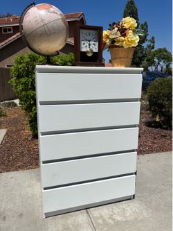 White Modern 5 Drawer Dresser Chest of Drawers Furniture Great Condition