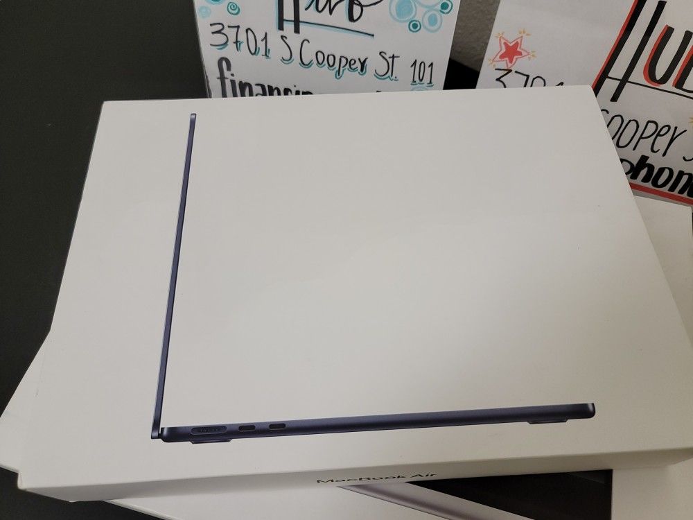 Apple MacBook Air 13inch M4 Chip 256gb (50$down)