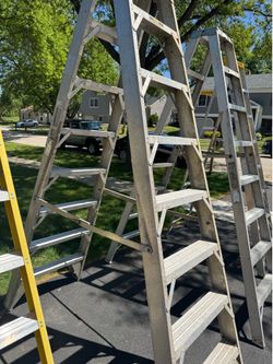 Aluminum ladder 8 ft double sided