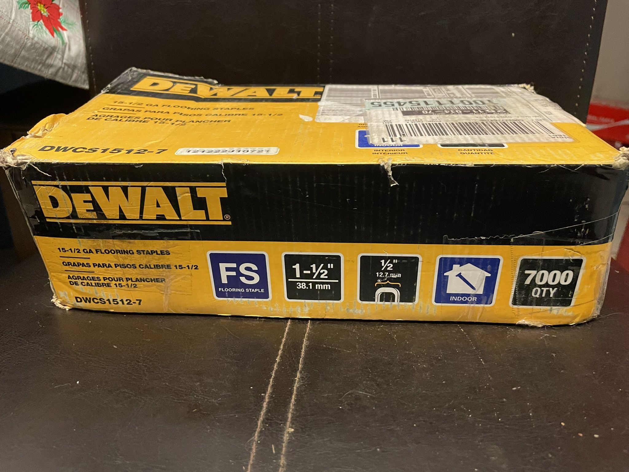 DEWALT 1-1/2 in. x 15-1/2-Gauge Glue Collated Flooring Staple (7,000 per Box)