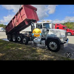 Mack  Dump Truck