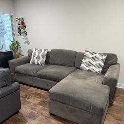Living Spaces Ashland Sectional Sofa with Chaise