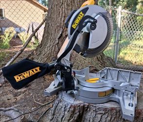 Dewalt 12" Compound Miter Saw