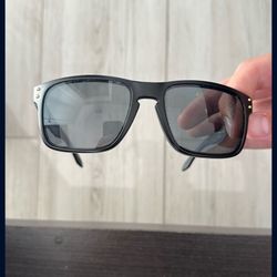 Oakley Mens Holbrook Polarized Sunglasses 
