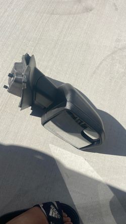 2015-2018 Ford F-150 - Passenger Side Mirror Believe To Be 