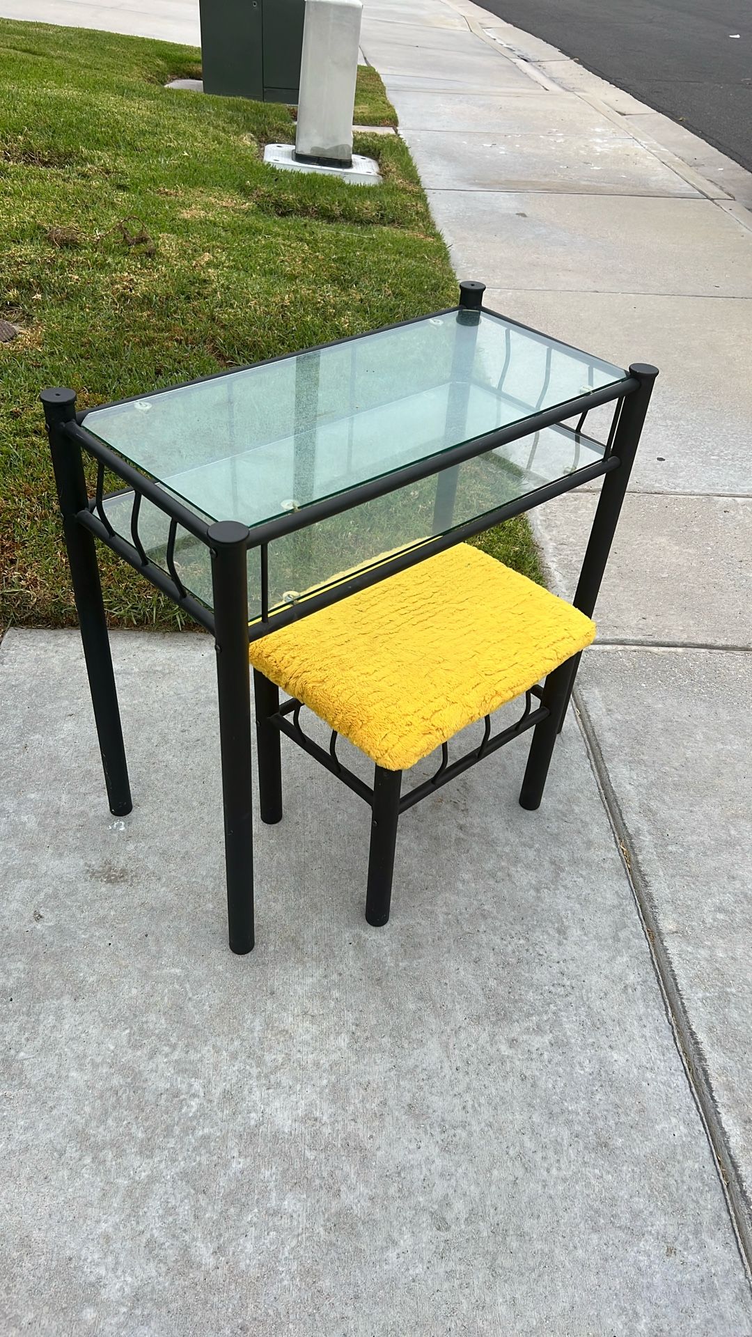Make Up Vanity With Stool