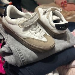 Carters Tenis