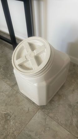 50 pound Dog food containers
