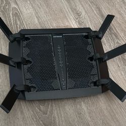 Netgear Nighthawk X65 – Excellent Condition